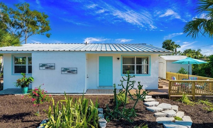 North Naples House | Ocean Bike Ride, 2bed 2bath, Hot tub, Sleeps 6
