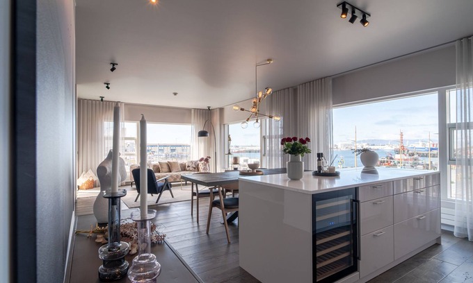 Downtown Apartment | Ocean Breeze Luxury Apartment