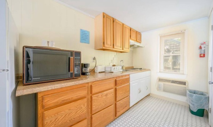 South Yarmouth Hotel | Ocean Breeze Motel - Kitchenette