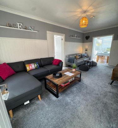 Ferring House | Ocean Cottage, Ferring - seaside cottage moments from the beach and Bluebird cafe