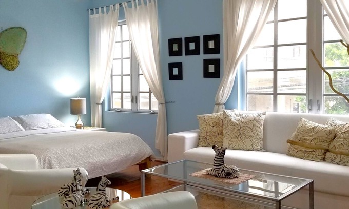Flamingo/Lummus Apartment | *OCEAN DRIVE BEACH PAD*