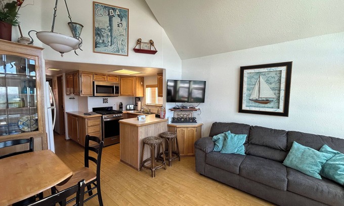 Smith River Cabin | Ocean Front Cabin 11 with Private Jacuzzi & Superb Views