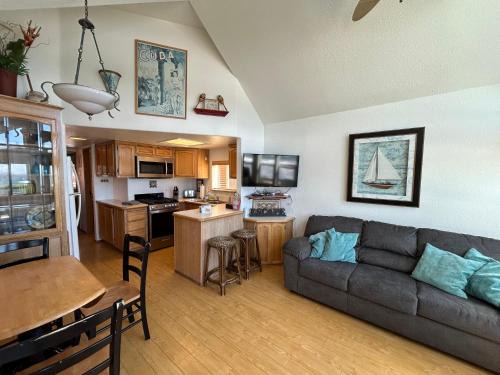 Smith River House | Ocean Front Cabin 11 W Jacuzzi & Superb Views
