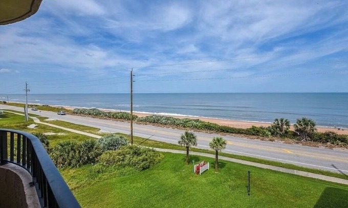 Glenwood Condo | Ocean front condo with magnificent view ,3D floor condo with lot of amenities