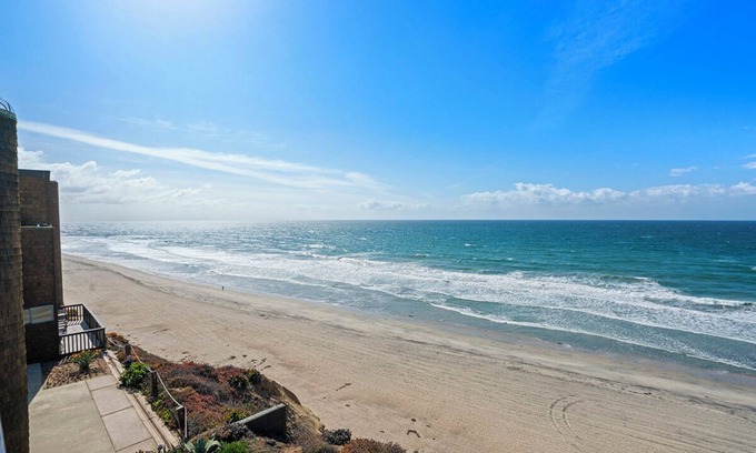 Solana Beach Condo | Ocean Front living at it's Finest!