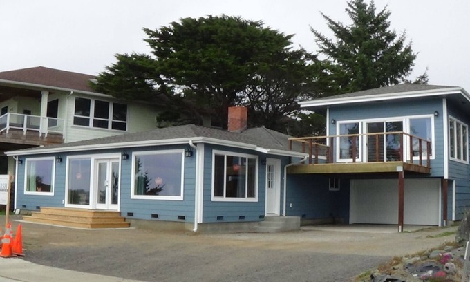 Crescent City North House | Ocean Front-Pebble Beach Drive-Spectacular View! 2BR/2BA +Add-on, Crescent City