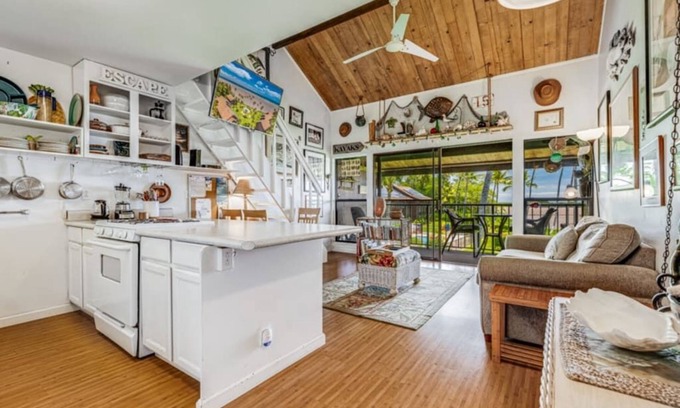 Kaunakakai Condo | Ocean Front Retreat W/Kitchen-Molokai Shores A308
