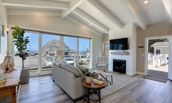 Morro Bay Condo | Ocean front, rock views: Salty Sister at Morro Rock