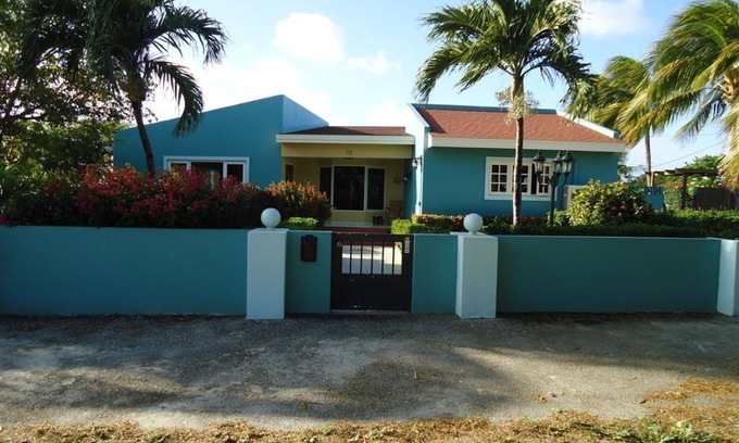 Pos Chiquito Villa | Ocean Front Villa at Spanish Lagoon