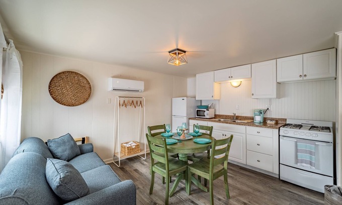 Rehoboth Beach Cottage | Ocean Glass Inn - Cottage Efficiency