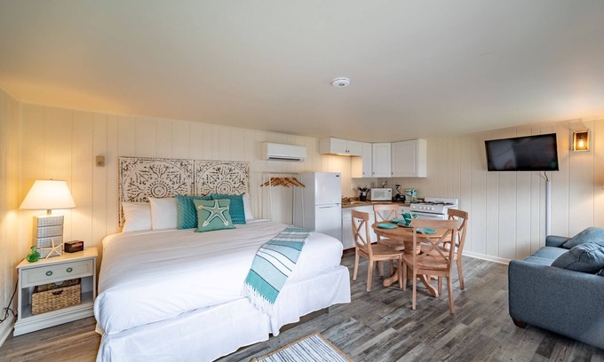 Rehoboth Beach Cottage | Ocean Glass Inn - Cottage King Efficiency