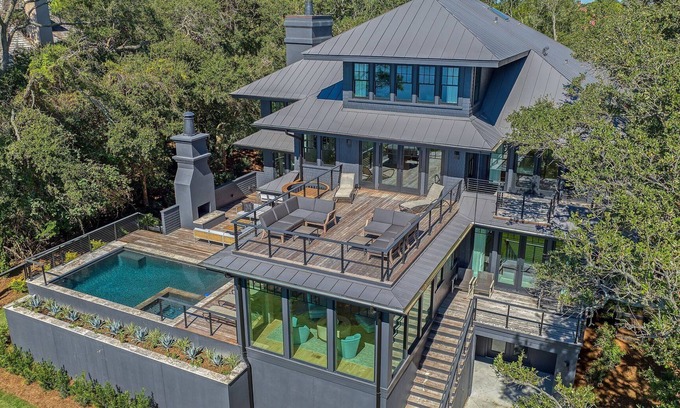 Vanderhorst Plantation House | Ocean, golf and lagoon views, complete renovation luxury home
