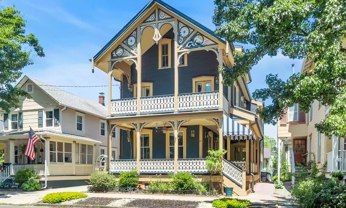 Ocean Grove House | Ocean Grove! 2 blocks beach & 2 blocks to Main Street