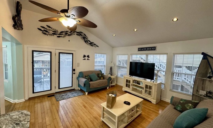 Surfside Beach Cottage | Ocean Lakes, Golf Cart, Pet Friendly 1648