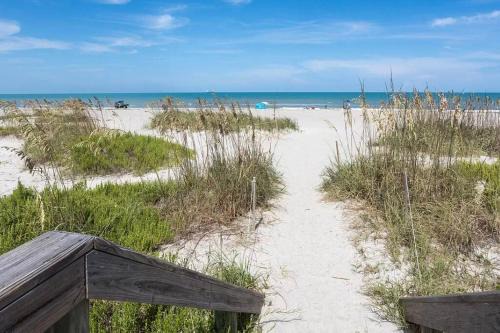 Cocoa Beach House | *Ocean Oasis: Beach Extras & Bikes & Surfboards*