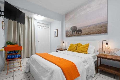 Parque Apartment | Ocean Park Studio Steps to beach Keyless entry