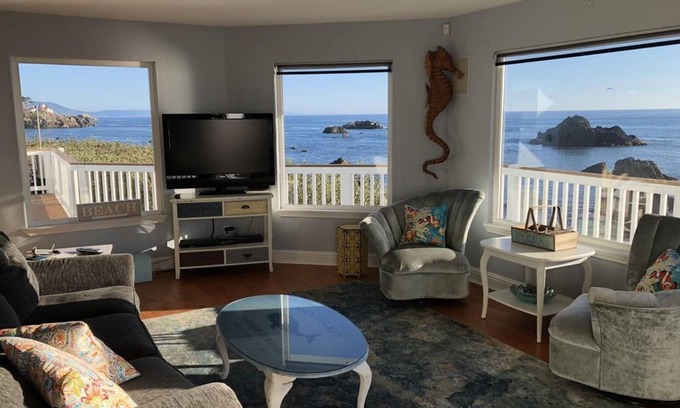 Crescent City House | Ocean's Edge-Ocean front home!