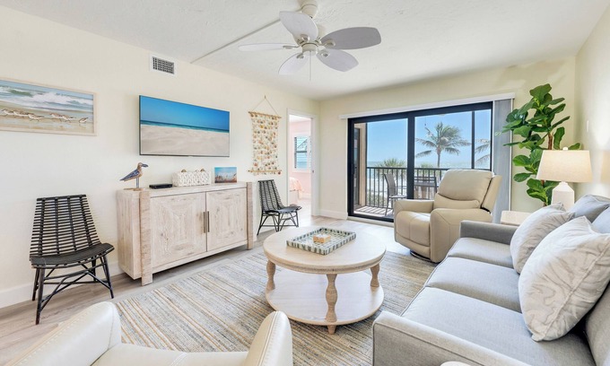 Sanibel Condo | OCEAN'S REACH: Corner Unit, 3rd Floor, All Amenities Open!