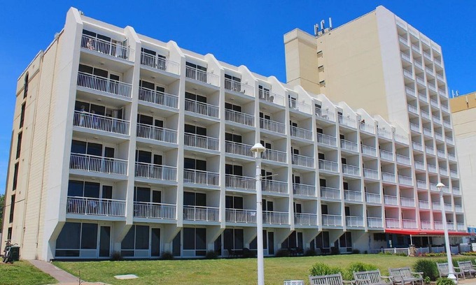 Northeast Virginia Beach Resort | Ocean Sands Resort oceanfront suite with balcony