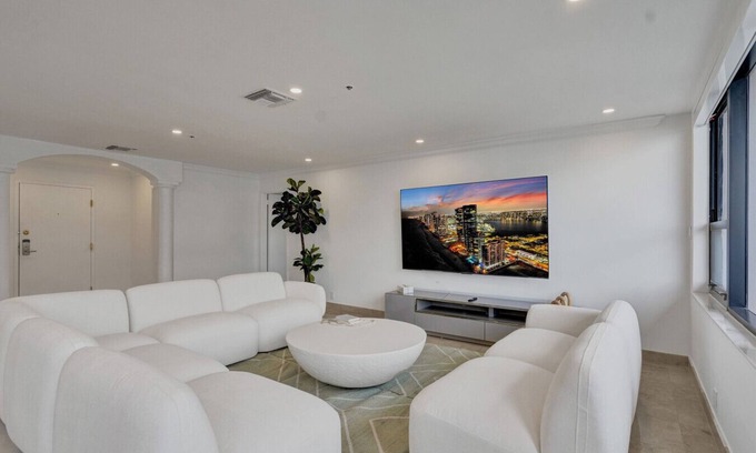 Mid Beach Apartment | Ocean View 2BD Penthouse /Beach Service/PH-6