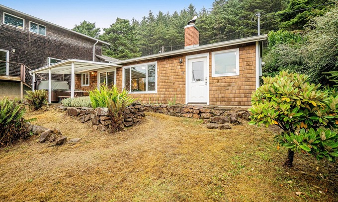 Tillamook House | Ocean-view beach house with hot tub & amazing views