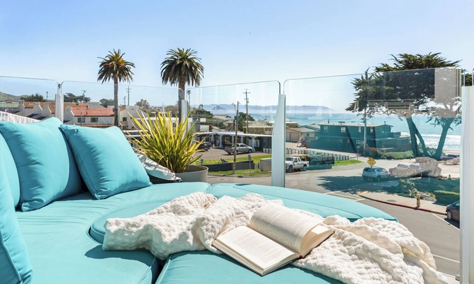 Cayucos House | Ocean View Cayucos Bungalow w/Courtyard Lounge, Patio & Beach Access