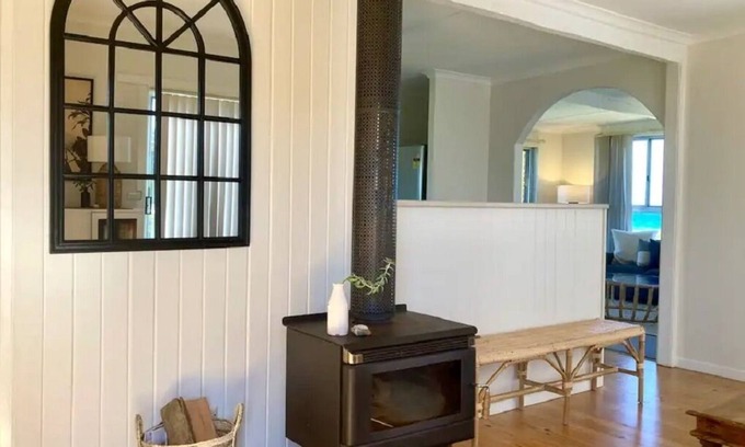 Dalmeny House | Ocean view cottage 5 minute walk from beach!