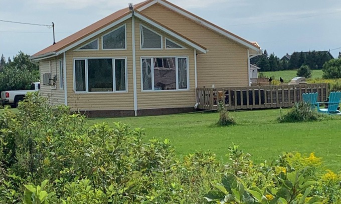 Morell Cottage | Ocean view cottage at St. Peter’s Bay