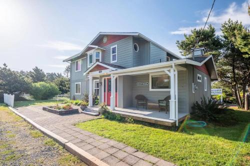 Beverly Beach House | Ocean View Family & Couple Getaway