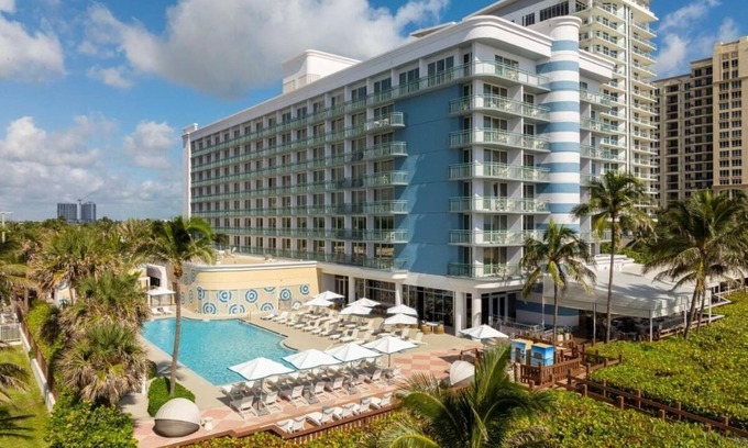Singer Island Hotel | Ocean View Haven! Beach Access, Outdoor Pool, Bike Rental! 4 Units