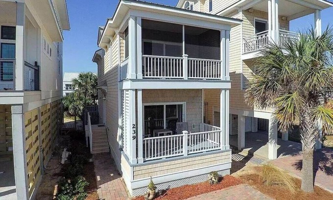 St. George Island House | Ocean view, hot tub, steps to the sand! Dog friendly. Fall dates discounted