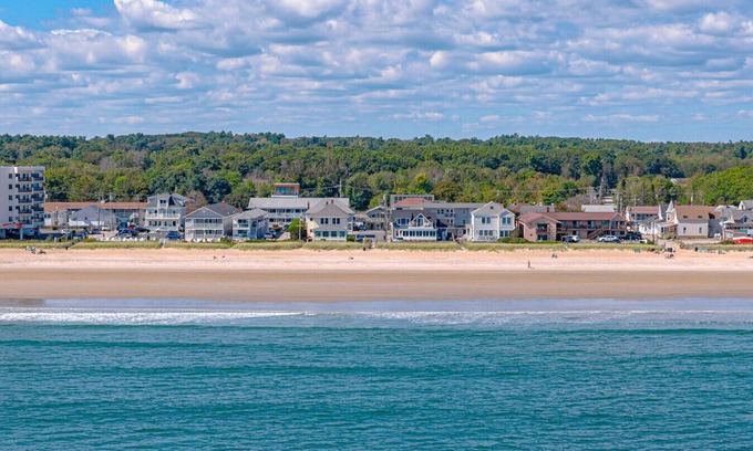 Old Orchard Beach Condo | Ocean View! - Luxury Condo with Beach Access