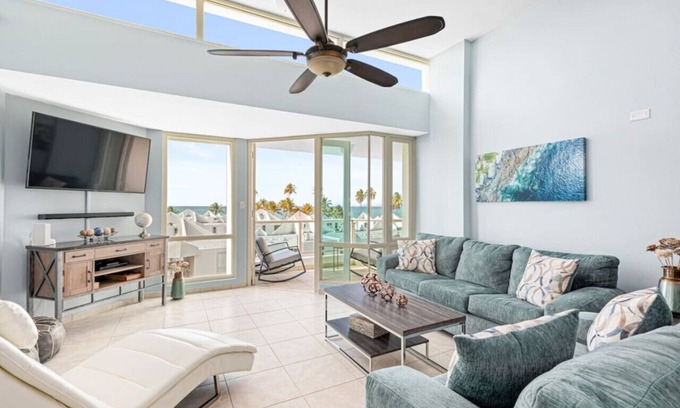 Herreras Condo | Ocean View Penthouse with pool, beachfront complex