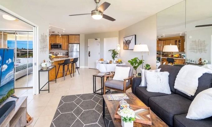 Kihei Resort | Ocean View Penthouse: Steps to Beach, Fast Wi-Fi