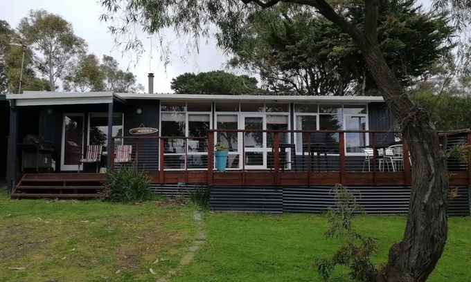 Ventnor House | Ocean View, Pet friendly home at the beach.
