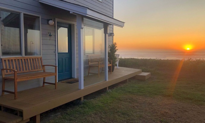 Waldport House | Ocean Views From Every Bedroom, Private Beach Access, Hot Tub, Game Room, WiFi