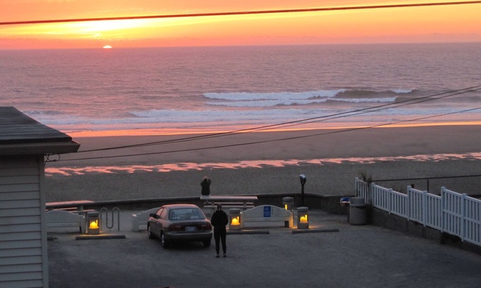Nelscott Condo | Ocean views! Stair-free Beach Access! Shared Hot Tub! WiFi!