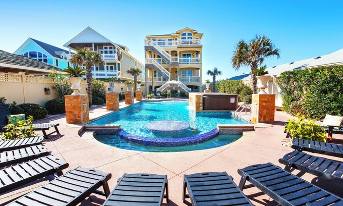 Kill Devil Hills House | OCEANFRONT, 18 BRs, ELEV, Theater, Rec Room, Poolside Bar, Luxury, EP204, Grande Ritz Carolina