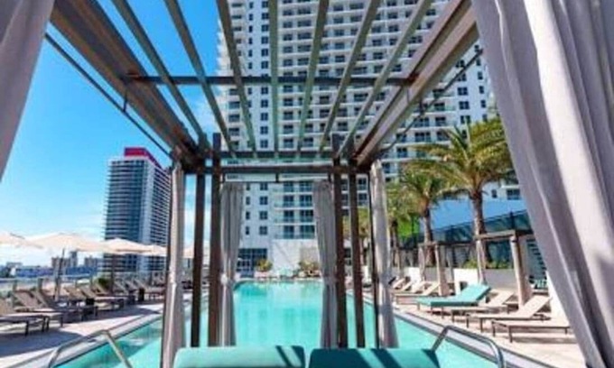 Hollywood South Central Beach Apartment | Oceanfront 2BR/2BA Hyde (Beach Service)