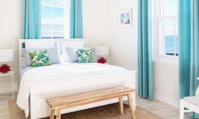 Sandys Apartment | Oceanfront 3Bed w/Private Patio & Garden - 6B