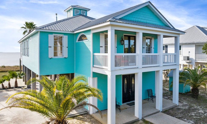 Ocean Springs House | Oceanfront 3BR/2BA. Sleeps 10. Private Beach. Gulf Views. Ocean Springs