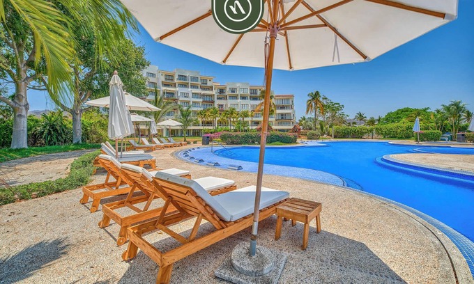 La Puntilla Apartment | Oceanfront 3BR Condo with Beach Club - Pool