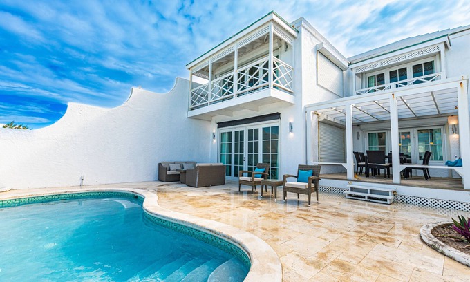 Nassau Villa | Oceanfront 3BR luxury Villa - Private Pool, Gate Community, no Car needed