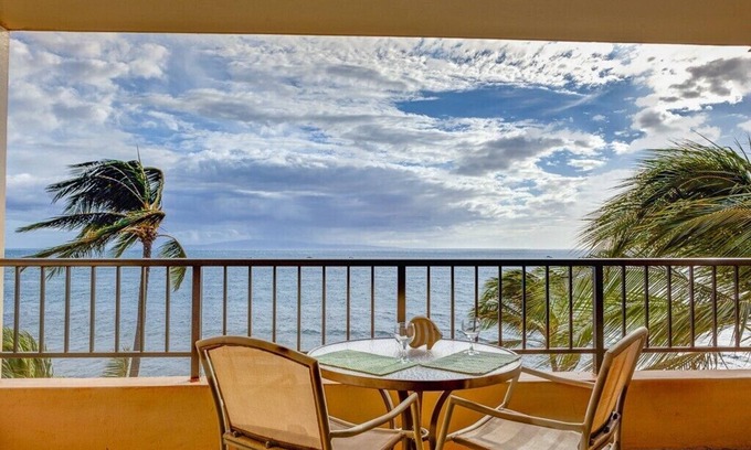 Kihei Condo | Oceanfront 6th-Floor Condo – Lanai, A/C, New Furnishings & Beach Views