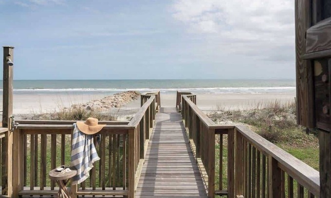 Folly Beach House | Oceanfront 7-bed home with grass backyard & grill