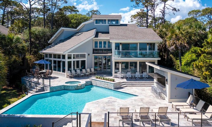 Oceanside House | Oceanfront 7 BR 7 BA Wonderful Pool Deck Beach gear and bike rentals included