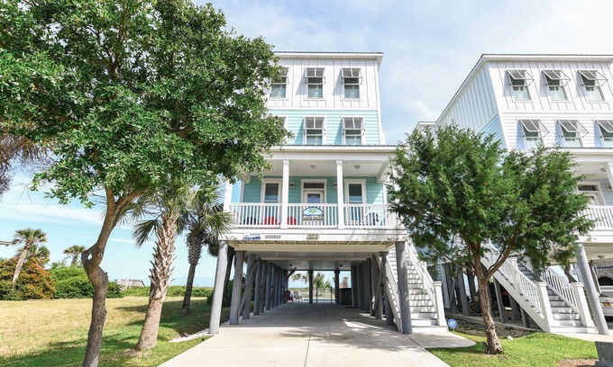Surfside Beach House | Oceanfront 8 BR Beach House with a Heated Private Pool! The Emerald