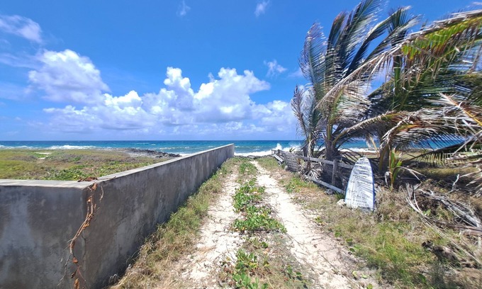 Inch Marlowe House | Oceanfront Apartment in Oistins