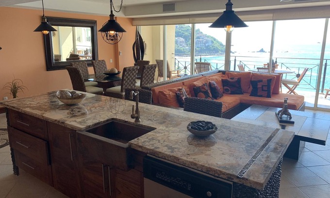 Ixtapa Condo | Oceanfront, Beach, Luxury Bay View 10th Floor Condo