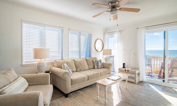 Ocean Isle Beach Condo | Oceanfront Condo with Pool and Private Beach Access